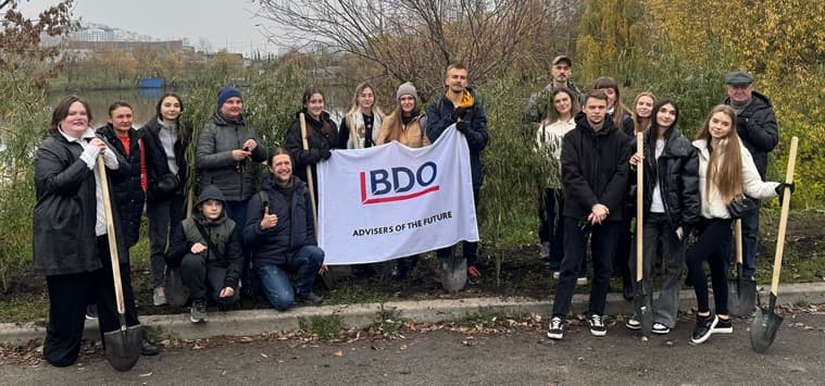 У столиці співробітники висадили три види верб — Matsudana, звичайну та Melanostachys